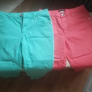 Venus capris. Mint green and coral